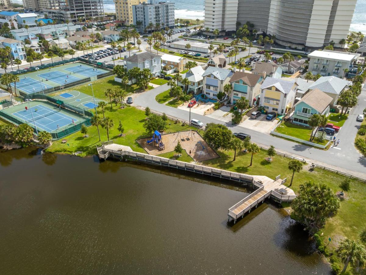 Jacksonville Sea Spray 2B, 1 Bedroom, Beachfront, Sleeps 2 Jacksonville Beach Exterior photo