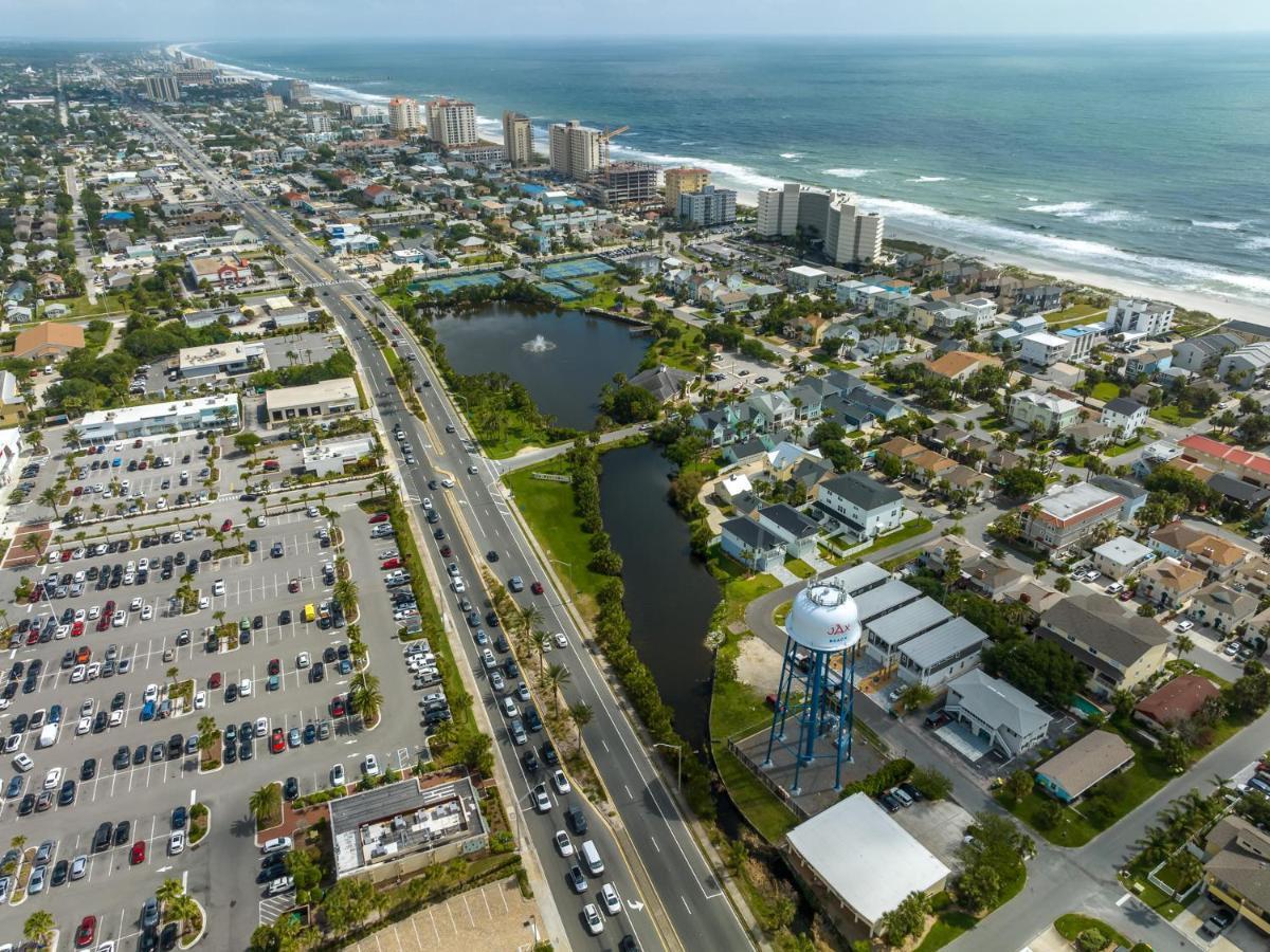 Jacksonville Sea Spray 2B, 1 Bedroom, Beachfront, Sleeps 2 Jacksonville Beach Exterior photo