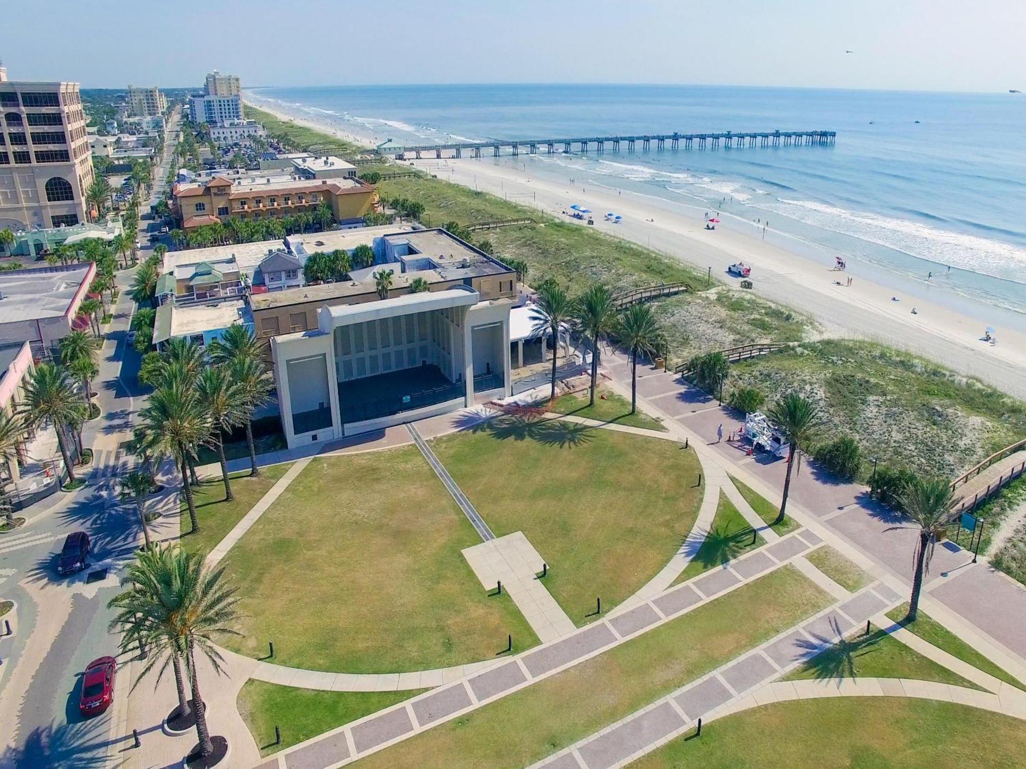 Jacksonville Sea Spray 2B, 1 Bedroom, Beachfront, Sleeps 2 Jacksonville Beach Exterior photo