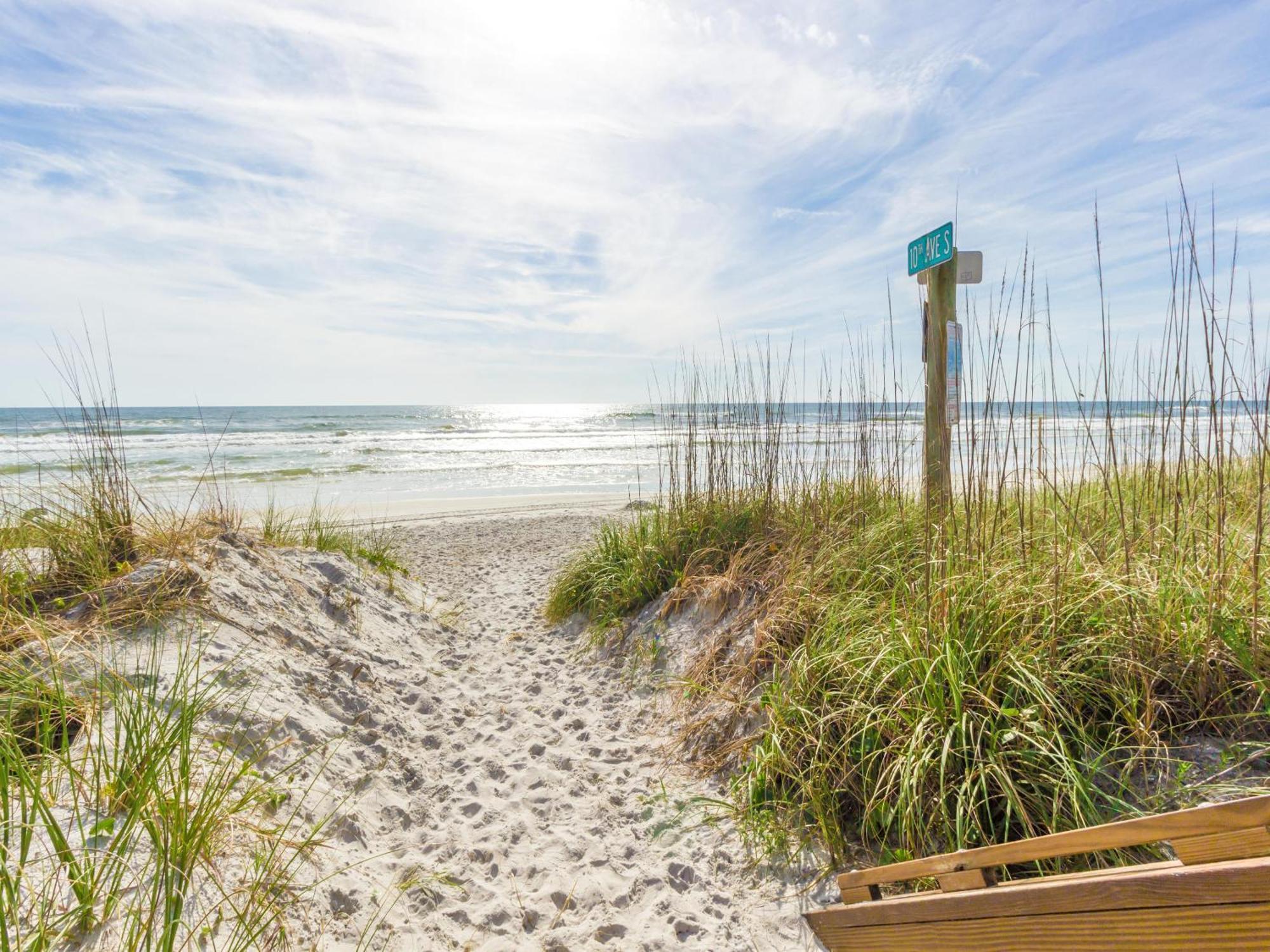 Jacksonville Sea Spray 2B, 1 Bedroom, Beachfront, Sleeps 2 Jacksonville Beach Exterior photo